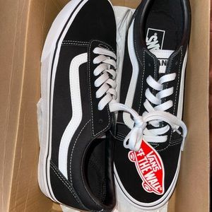 BRAND NEW - Men’s Vans size 10M